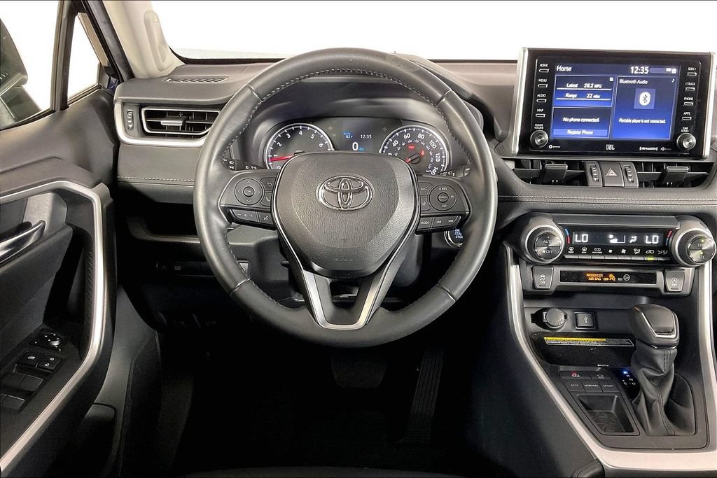 Used 2021 Toyota RAV4 XLE Premium FWD image 4