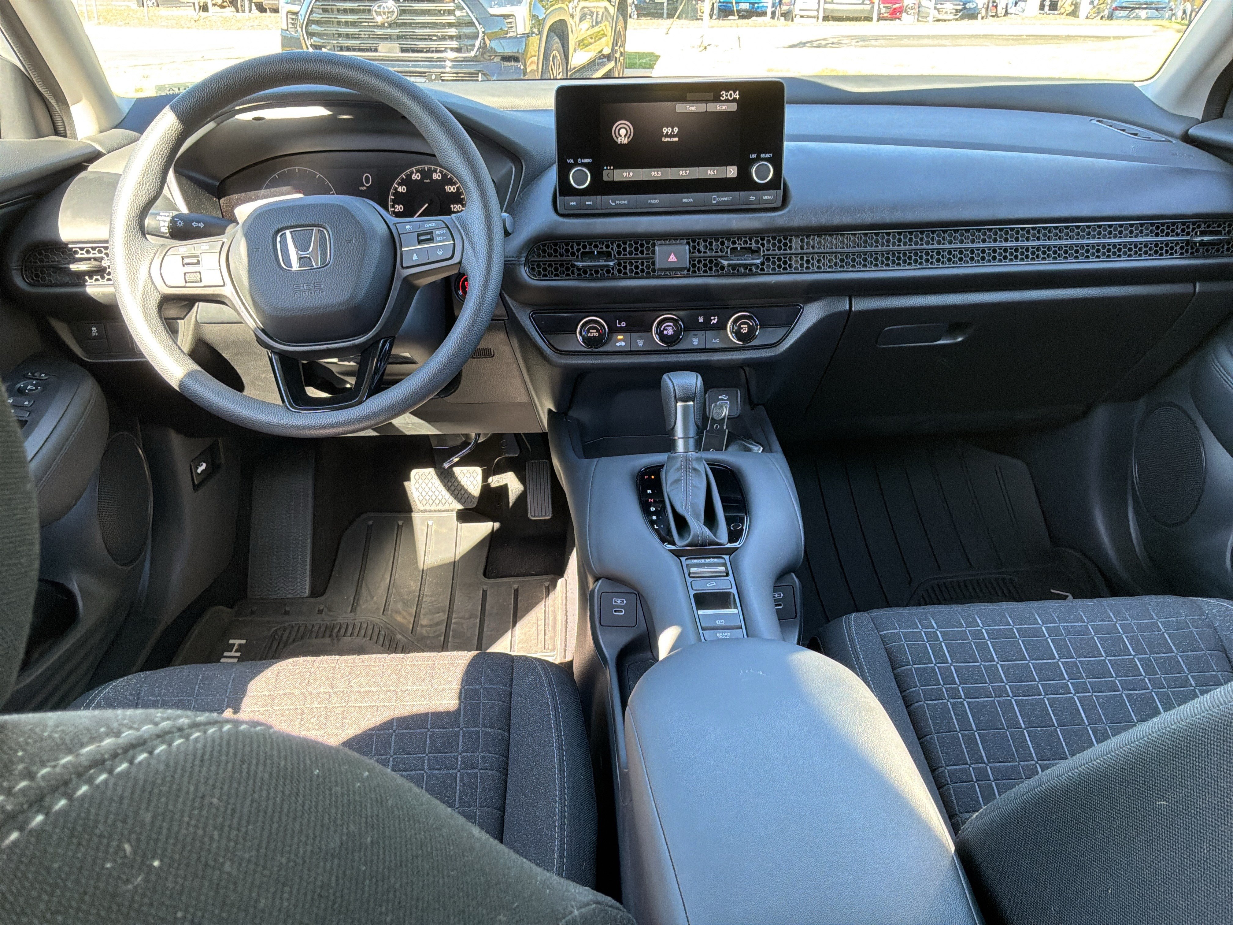 Used 2025 Honda HR-V LX image 27