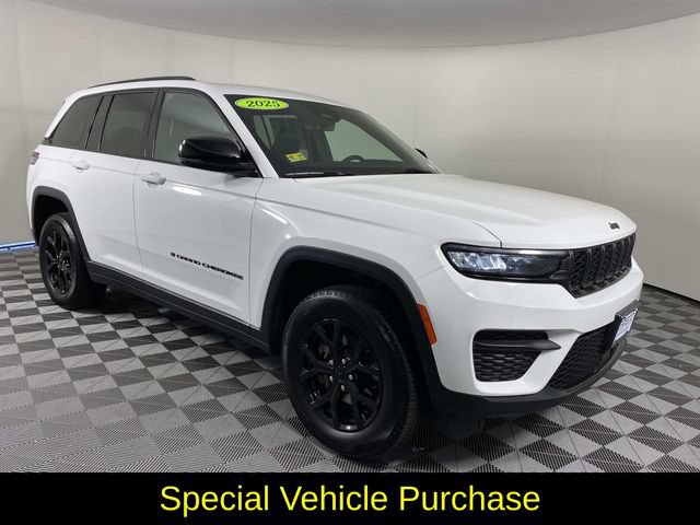 Used 2025 Jeep Grand Cherokee Altitude