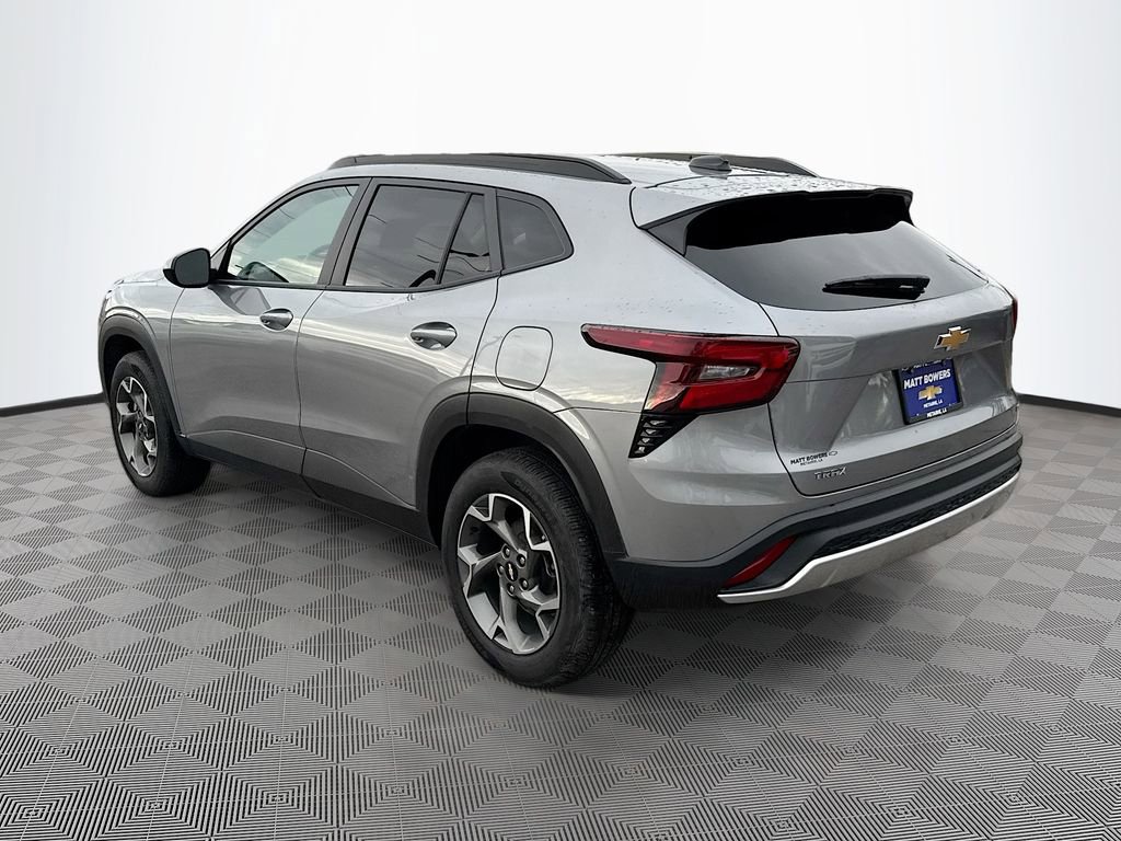 Used 2025 Chevrolet Trax LT w/ LT Convenience Package image 7