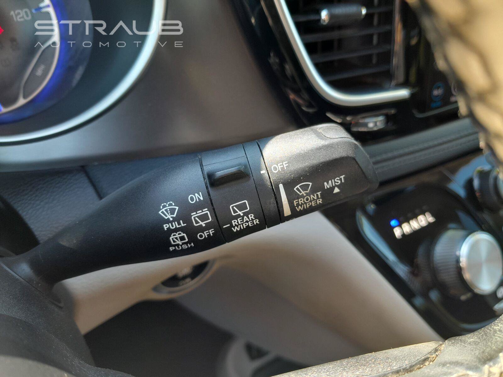Used 2019 Chrysler Pacifica Limited FWD image 17