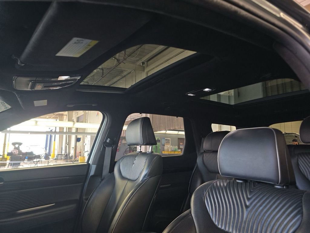 Used 2023 Hyundai Palisade Calligraphy image 3