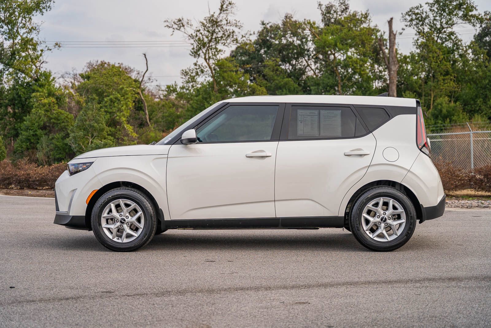 Used 2023 Kia Soul LX w/ LX Technology Package image 5