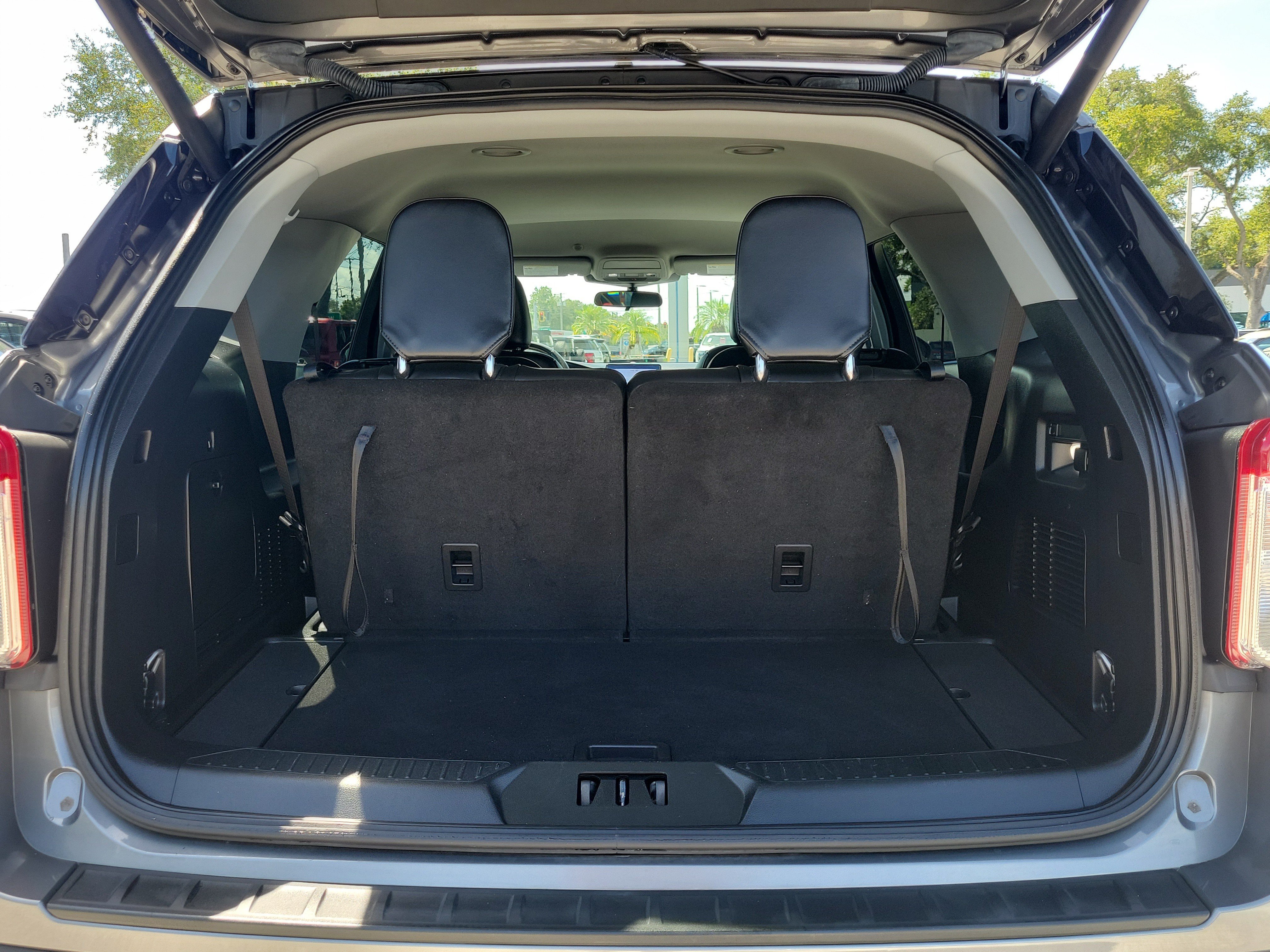 Certified 2023 Ford Explorer XLT w/ Equipment Group 202A RWD image 10