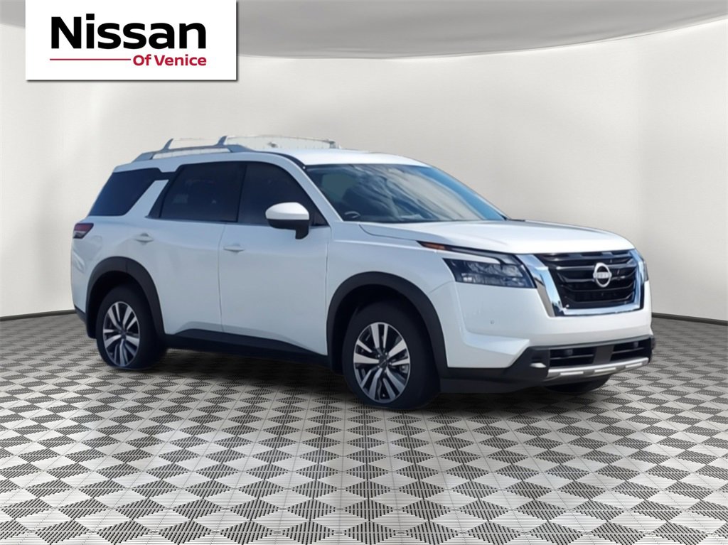 New 2025 Nissan Pathfinder SL image 1