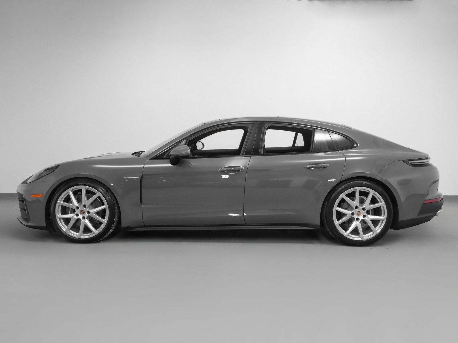 Certified 2025 Porsche Panamera 4 image 2