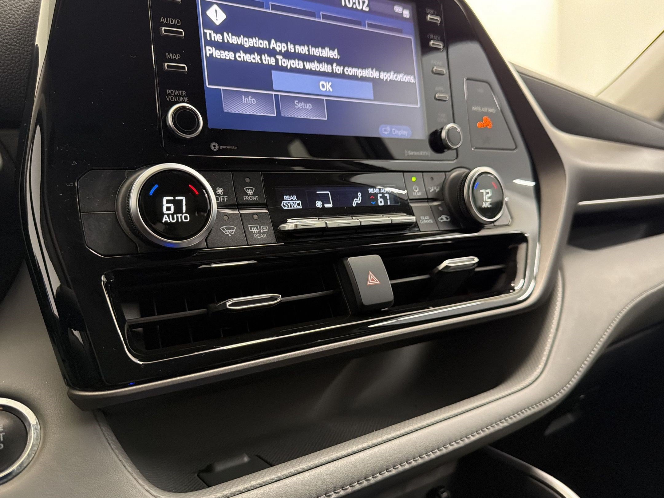 Used 2022 Toyota Highlander L FWD image 32