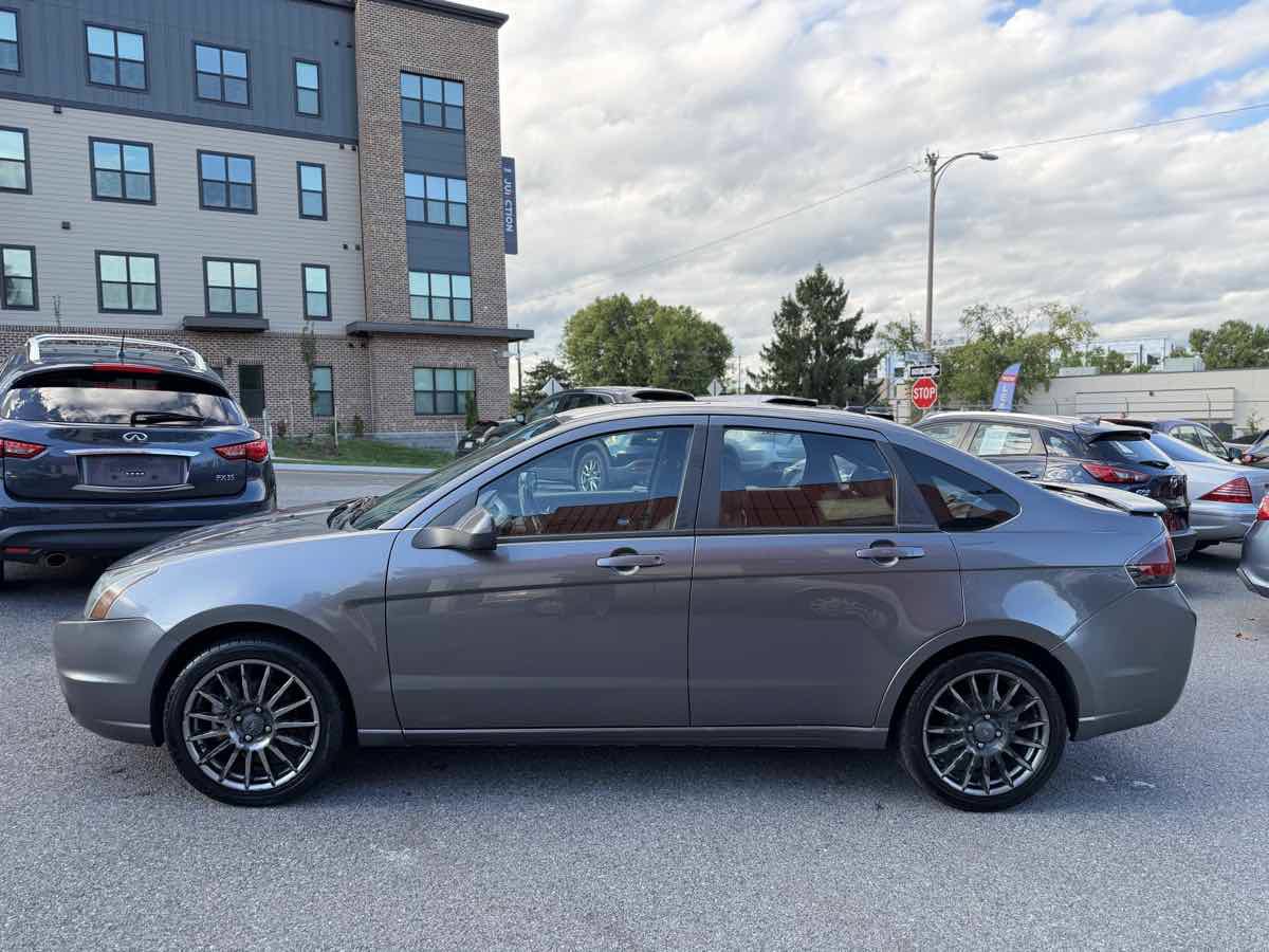 Used 2010 Ford Focus SES FWD image 4