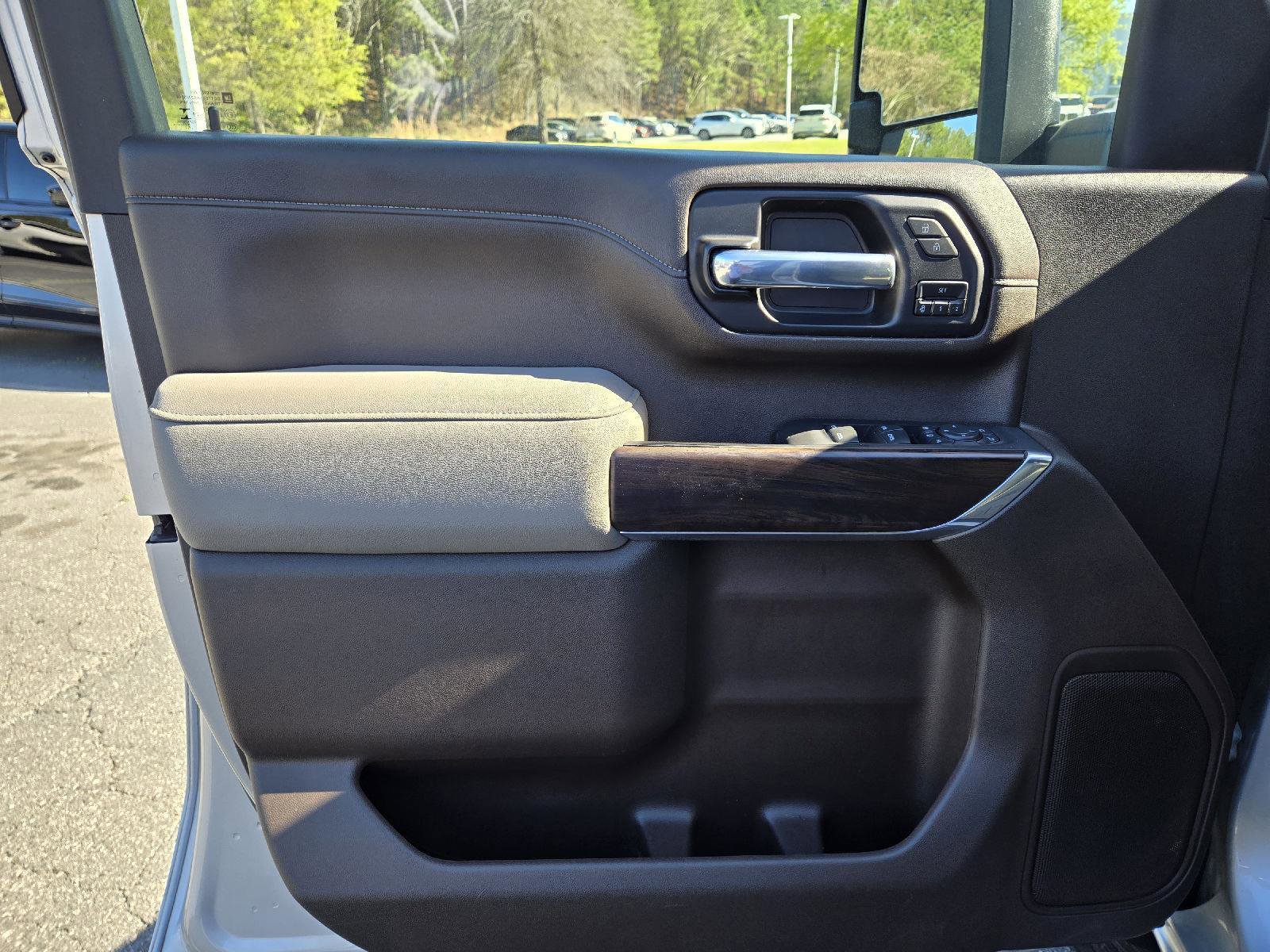 Used 2022 GMC Sierra 2500 SLT w/ SLT Convenience Package image 22