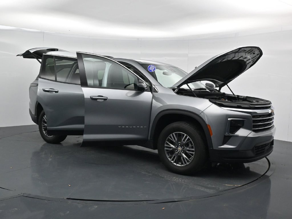 Used 2024 Chevrolet Traverse LT FWD image 42