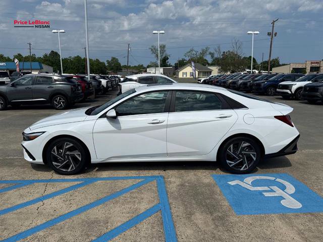 Used 2025 Hyundai Elantra SEL FWD image 5