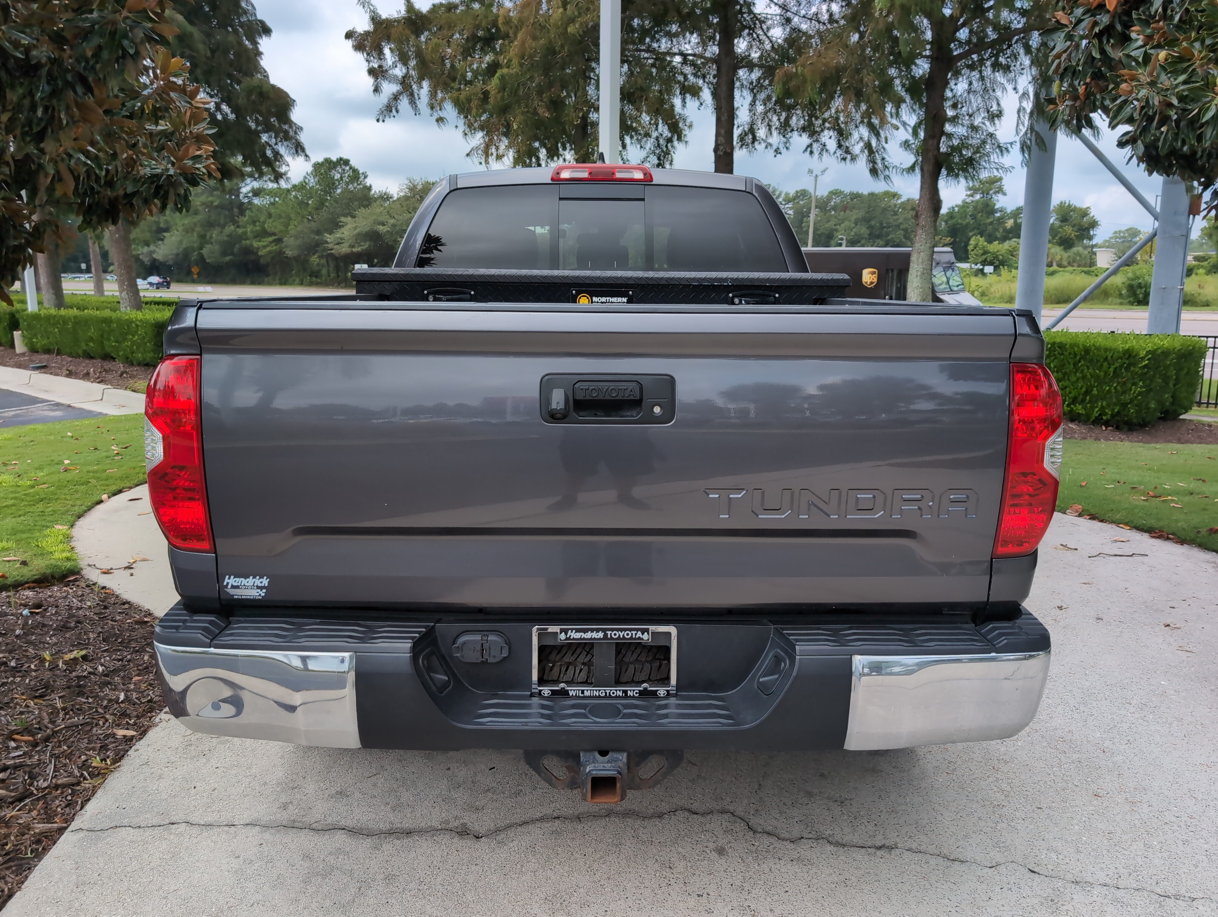 Certified 2020 Toyota Tundra SR5 w/ TRD Off-Road Package AWD/4WD image 9