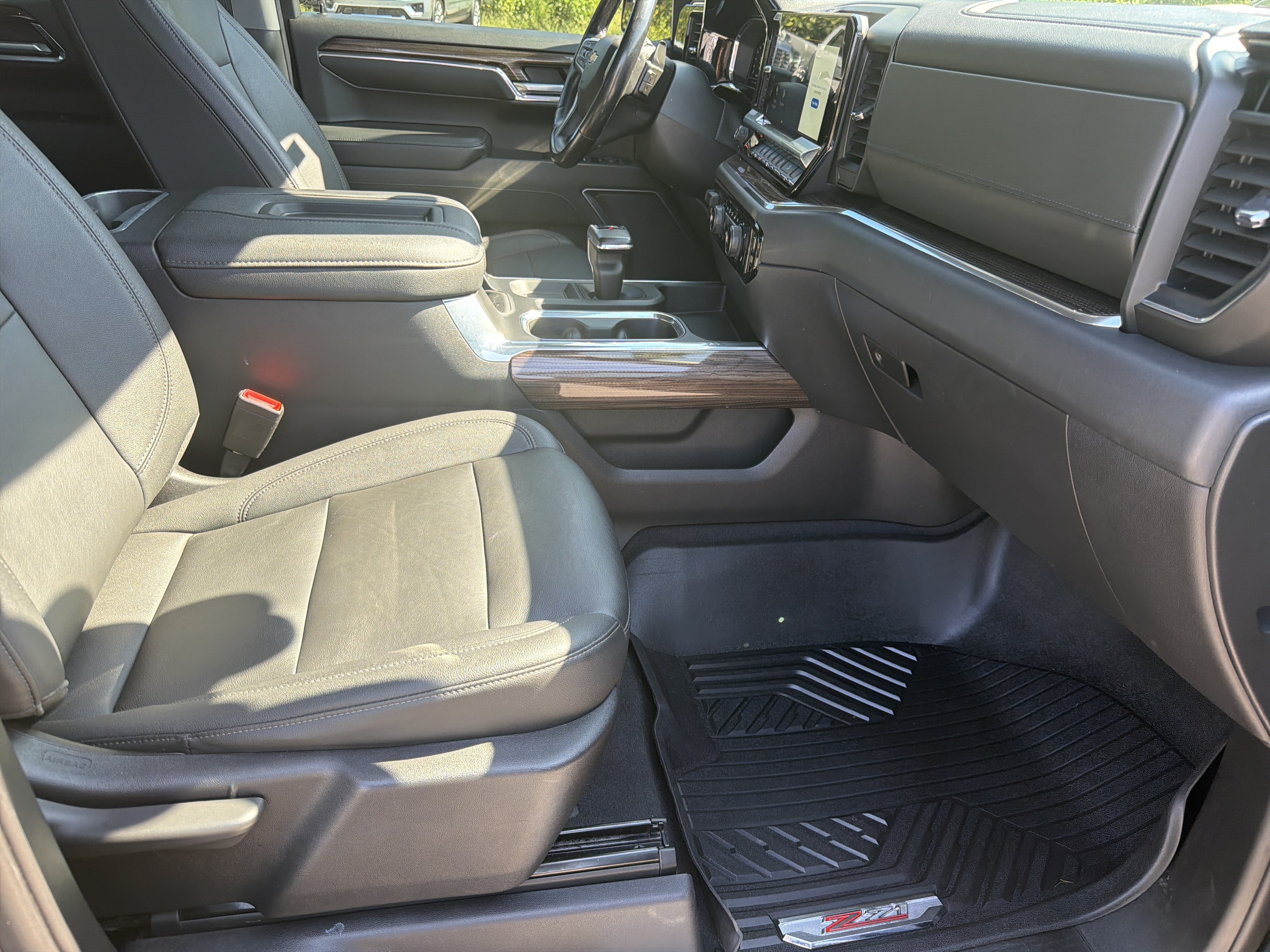 Used 2022 Chevrolet Silverado 1500 LT AWD/4WD image 14