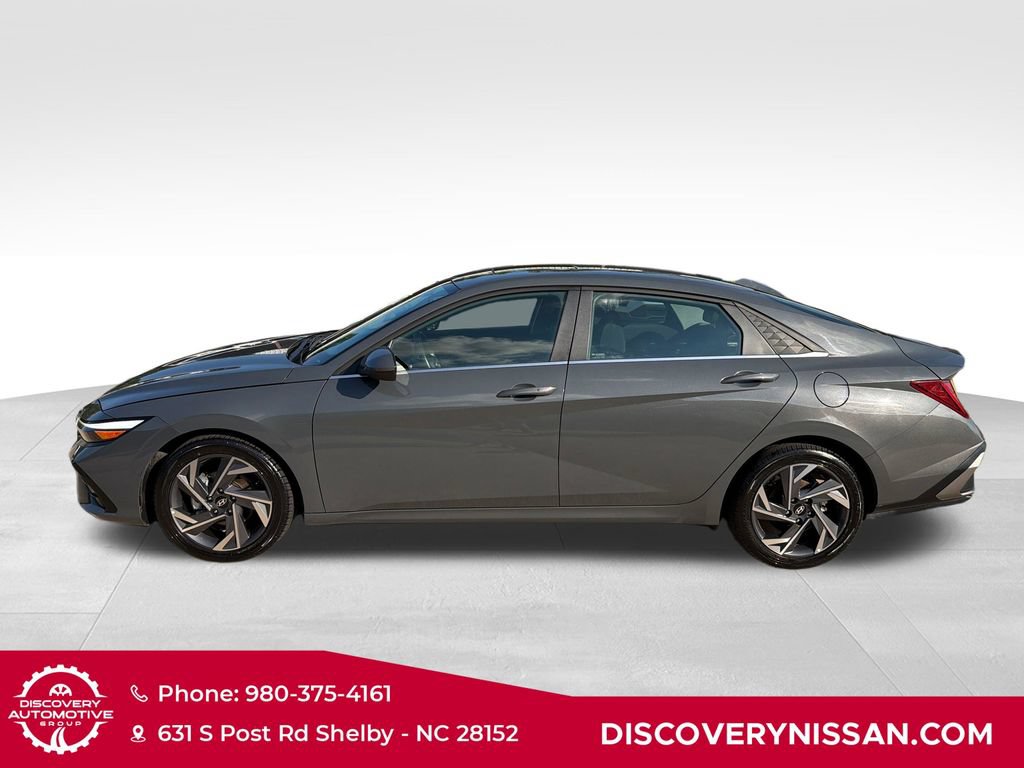 Used 2025 Hyundai Elantra SEL FWD image 9