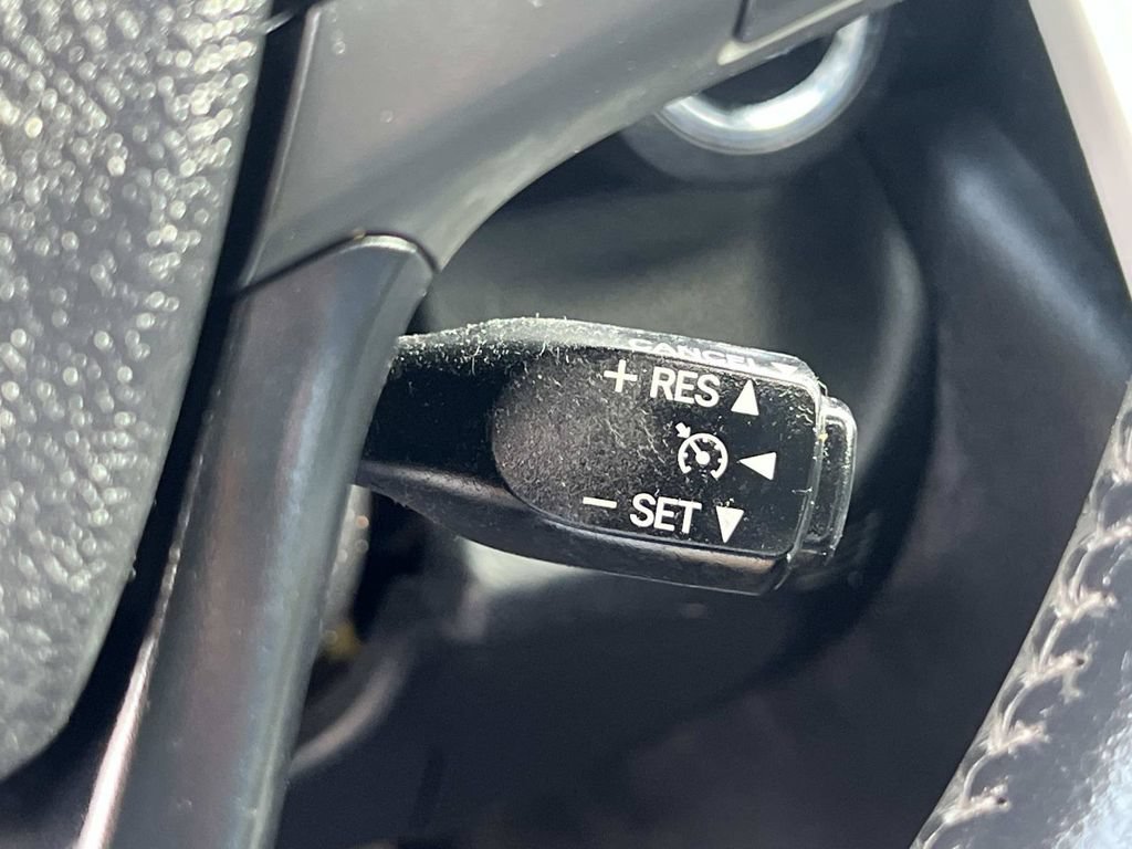 Used 2016 Toyota Camry SE FWD image 30