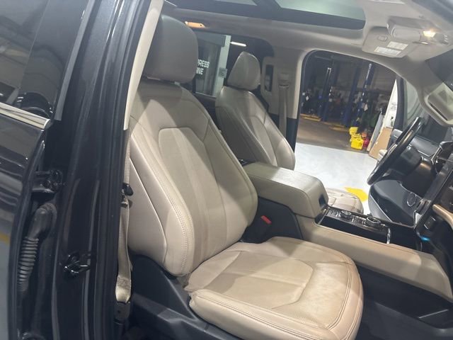 Used 2023 Ford Expedition Limited image 40