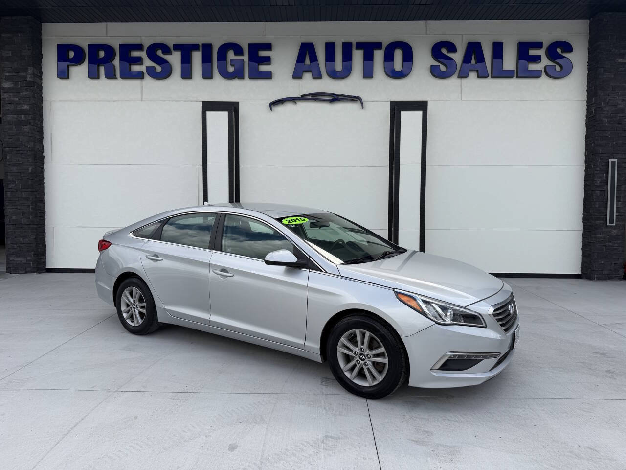 Used 2015 Hyundai Sonata SE FWD image 1