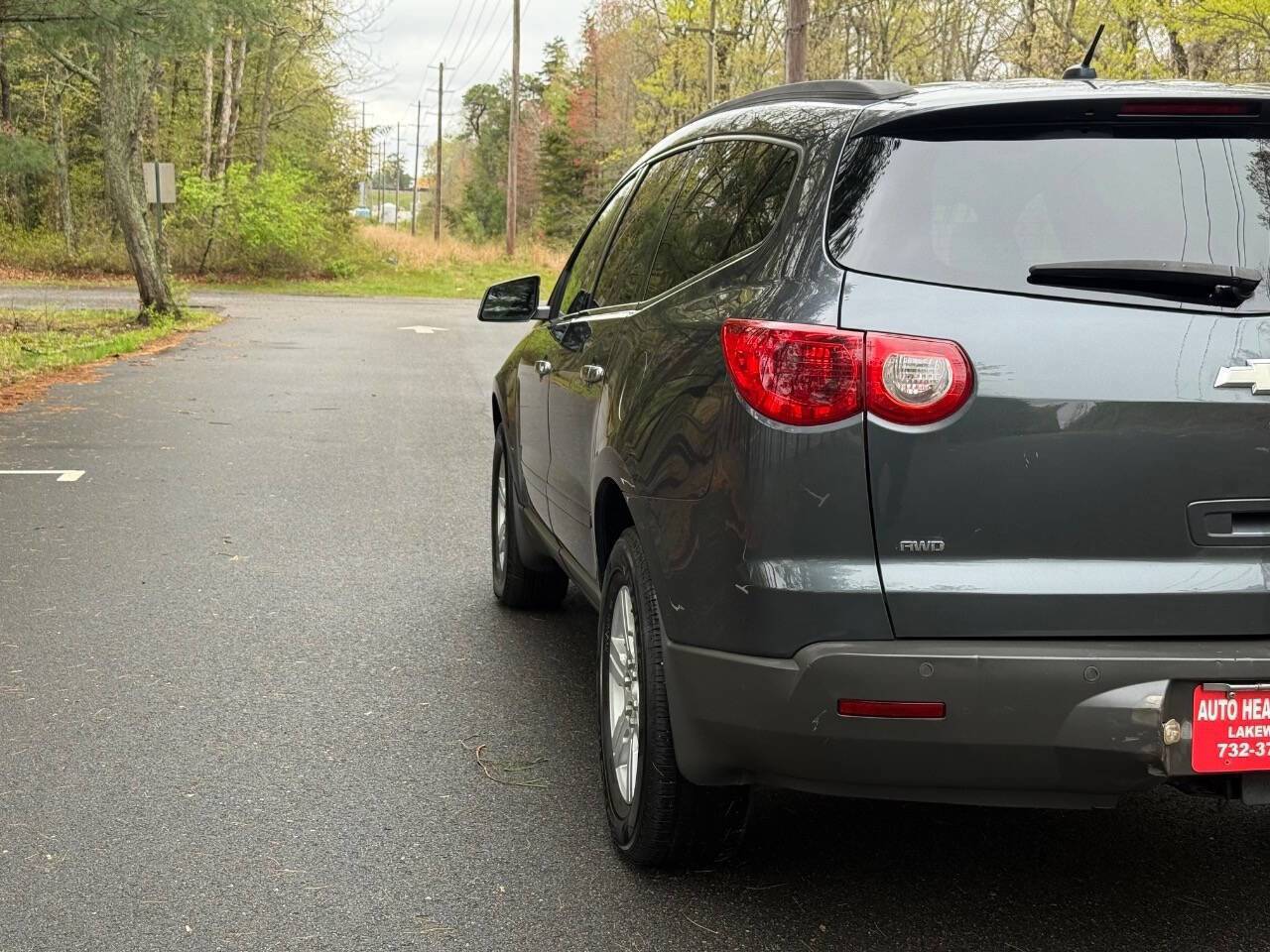 Used 2011 Chevrolet Traverse LT w/ Personal Connectivity Package AWD/4WD image 8