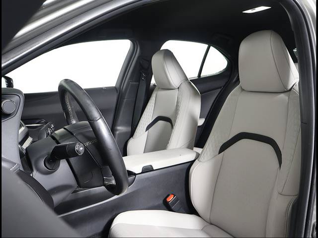 Certified 2022 Lexus UX 200 w/ Accessory Package (Z1) FWD image 7