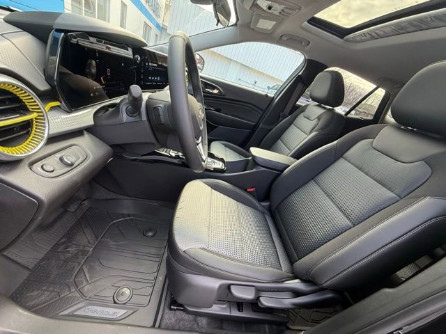 New 2026 Chevrolet Trax LT w/ Sunroof Package FWD image 13