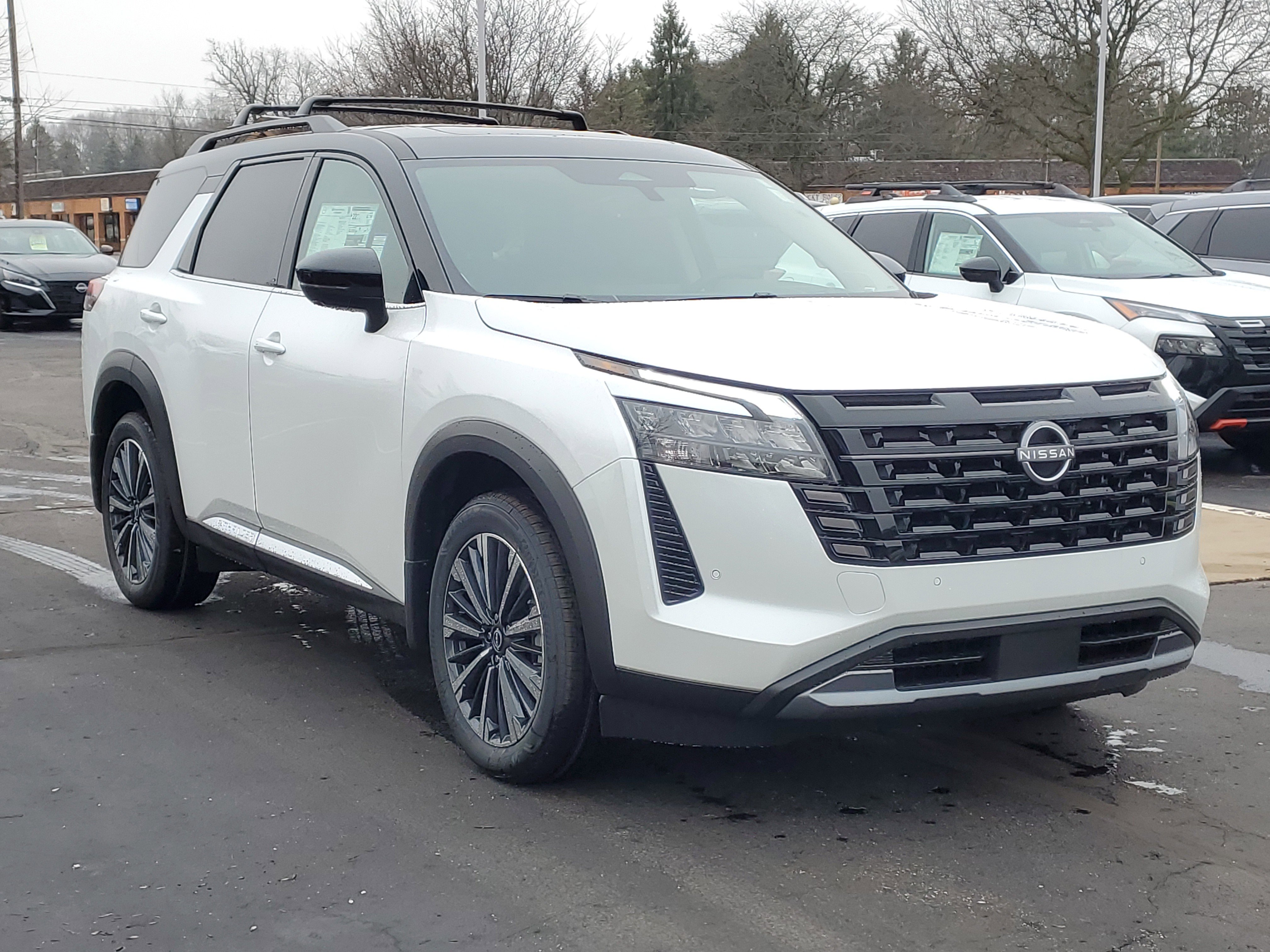 New 2026 Nissan Pathfinder Platinum image 2