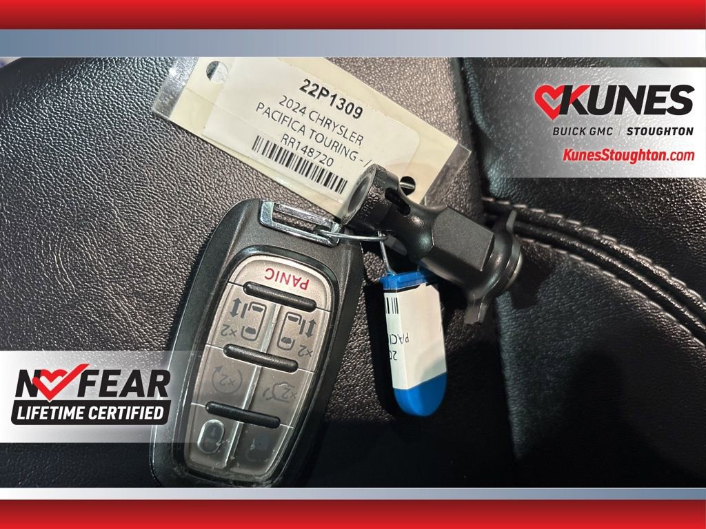 Used 2024 Chrysler Pacifica Touring-L FWD image 31