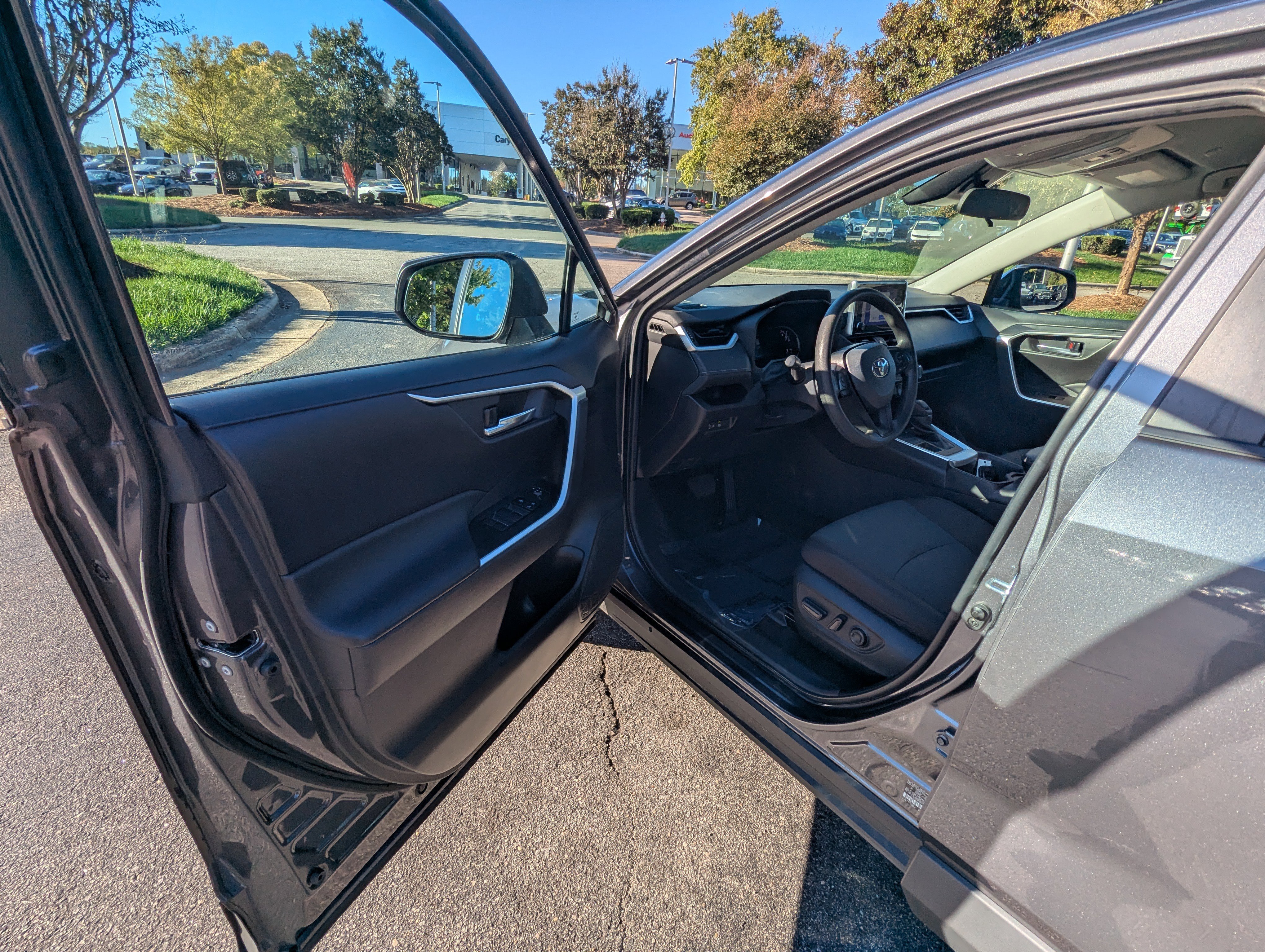 Used 2023 Toyota RAV4 XLE image 8