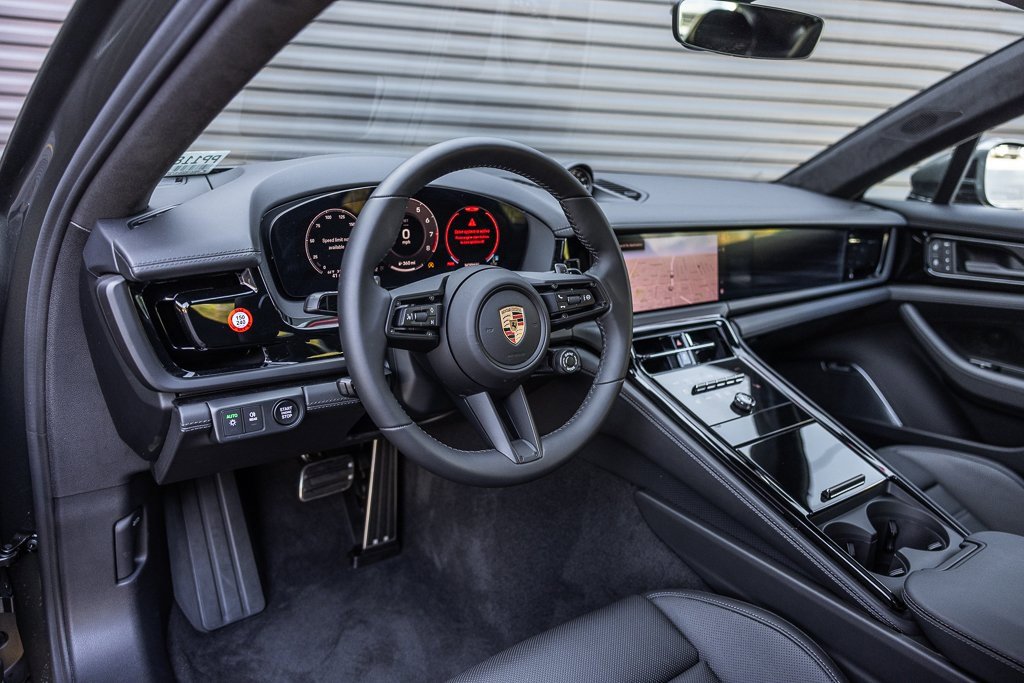 Certified 2025 Porsche Panamera GTS image 4