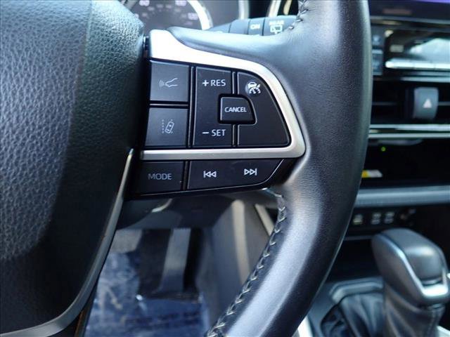 Used 2023 Toyota Highlander XLE FWD image 17