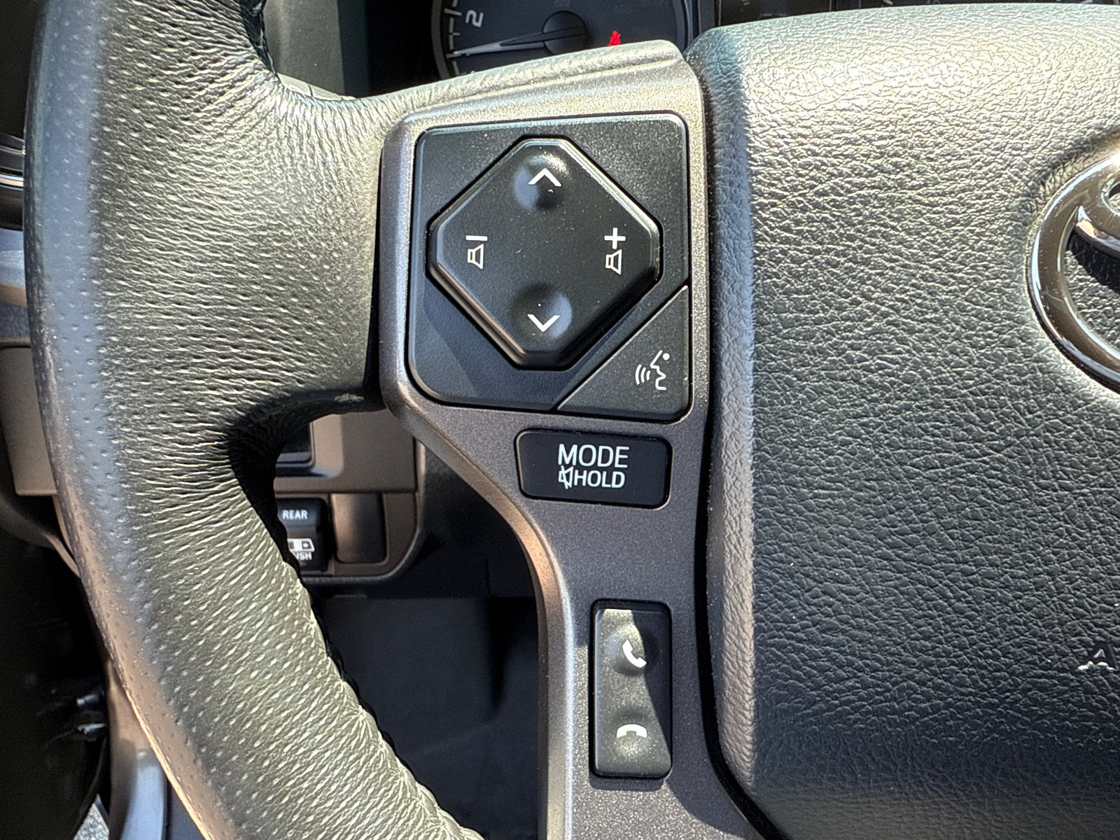 Used 2017 Toyota Tacoma TRD Sport w/ Tow Package (A/T) AWD/4WD image 12