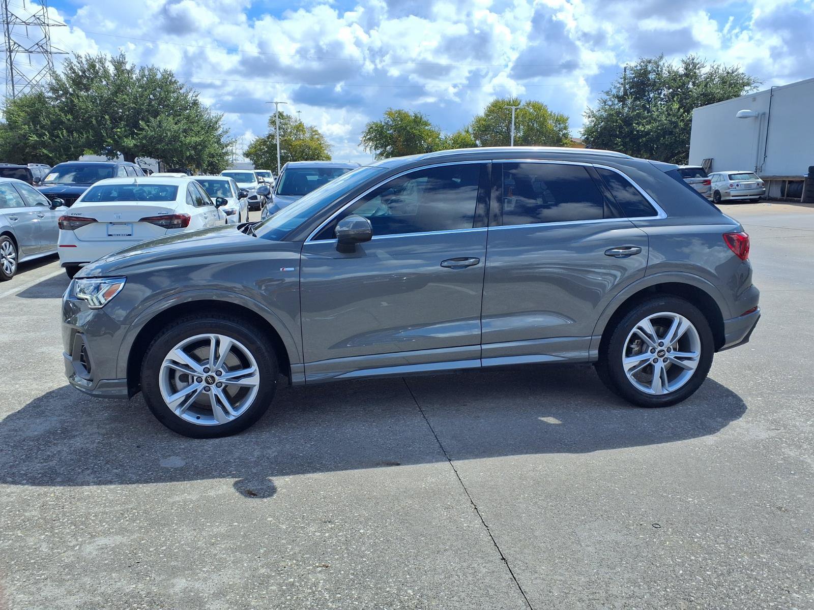 Used 2024 Audi Q3 2.0T Premium w/ Convenience Package AWD/4WD image 22