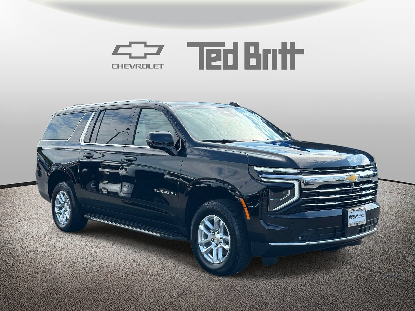 Certified 2026 Chevrolet Suburban LT w/ Comfort Package AWD/4WD image 3