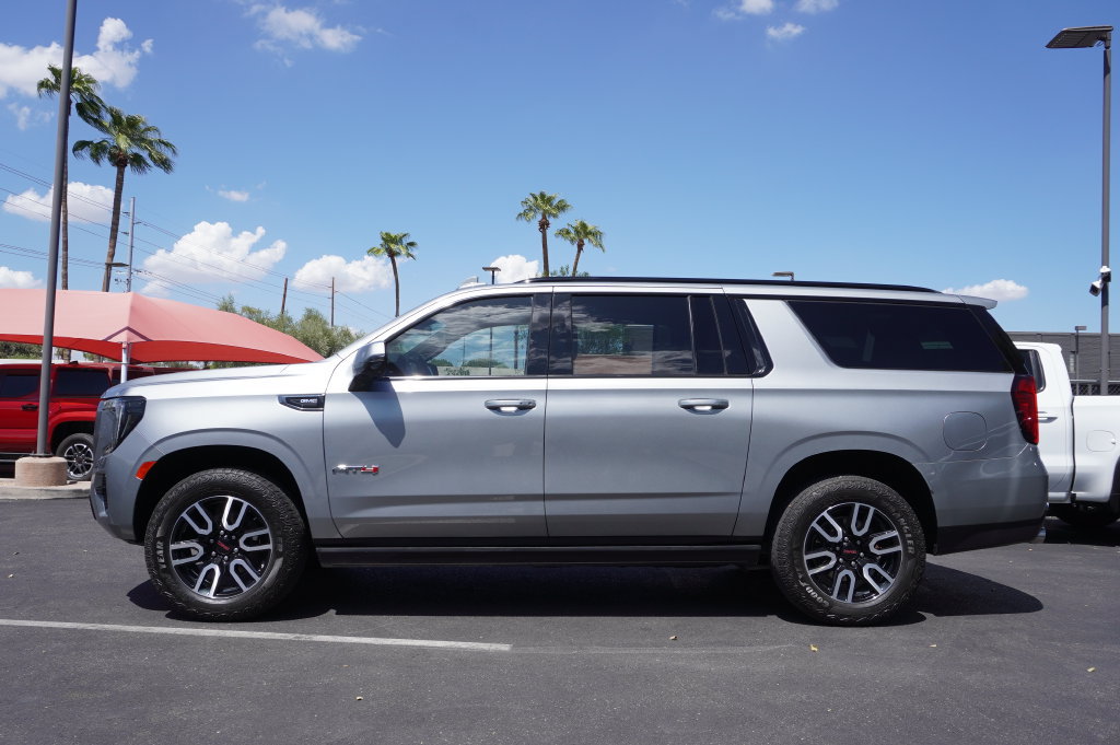 Certified 2024 GMC Yukon XL AT4 w/ AT4 Premium Package AWD/4WD image 2