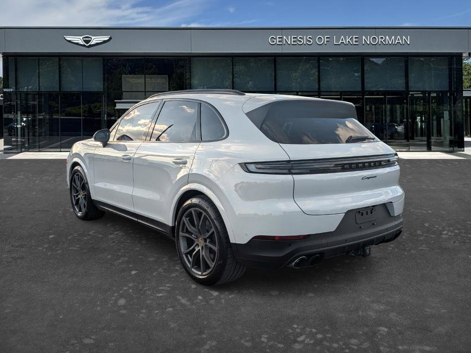 Used 2024 Porsche Cayenne AWD/4WD image 7