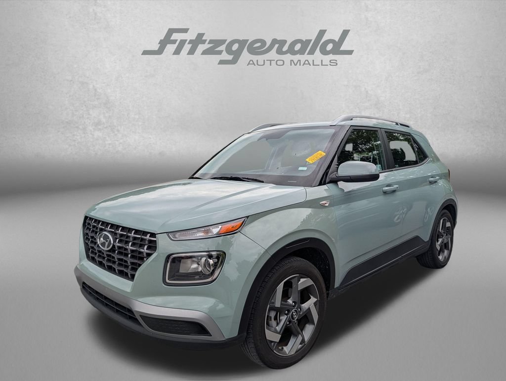 Used 2025 Hyundai Venue SEL FWD image 3