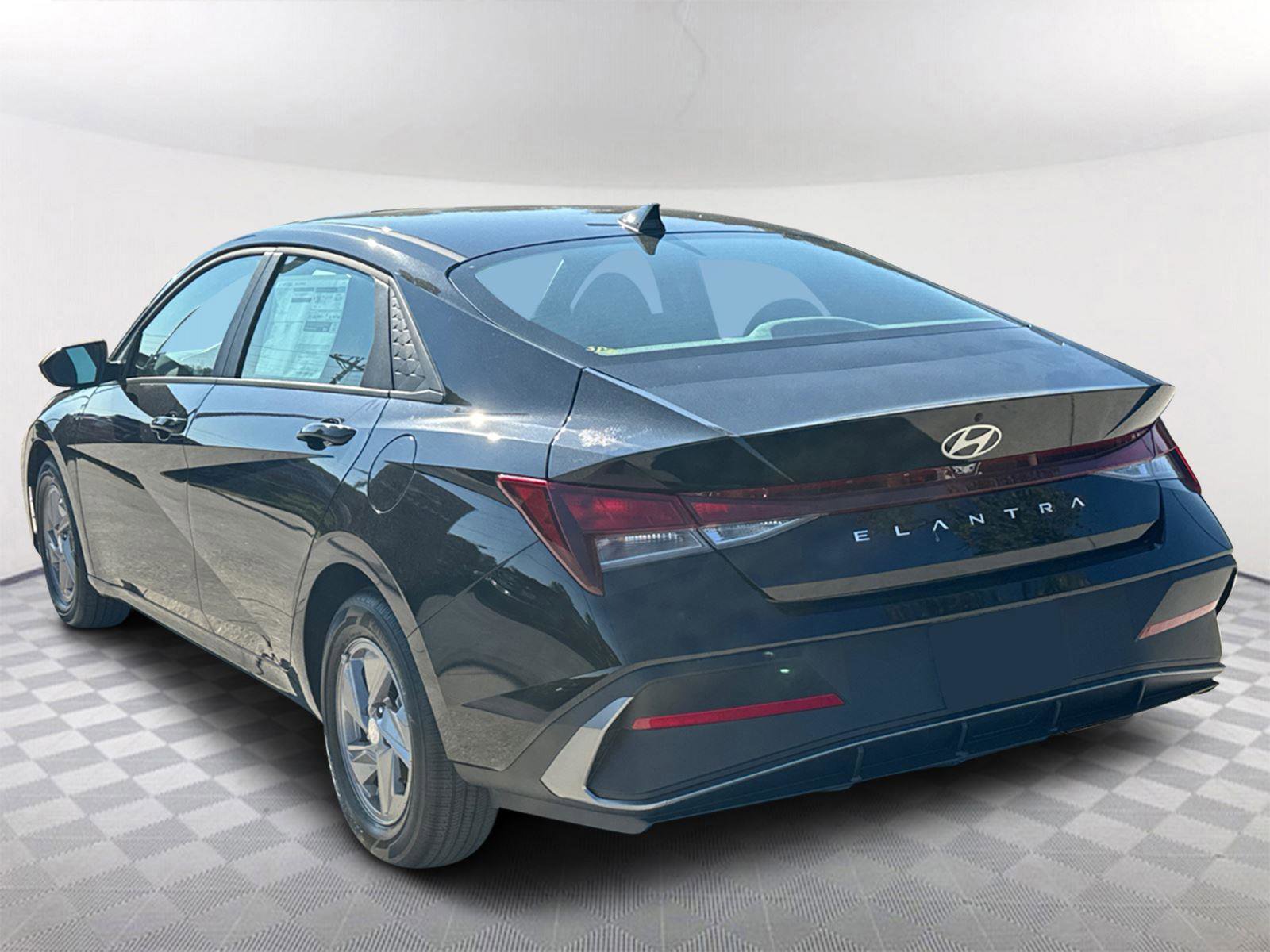 New 2025 Hyundai Elantra SE image 7