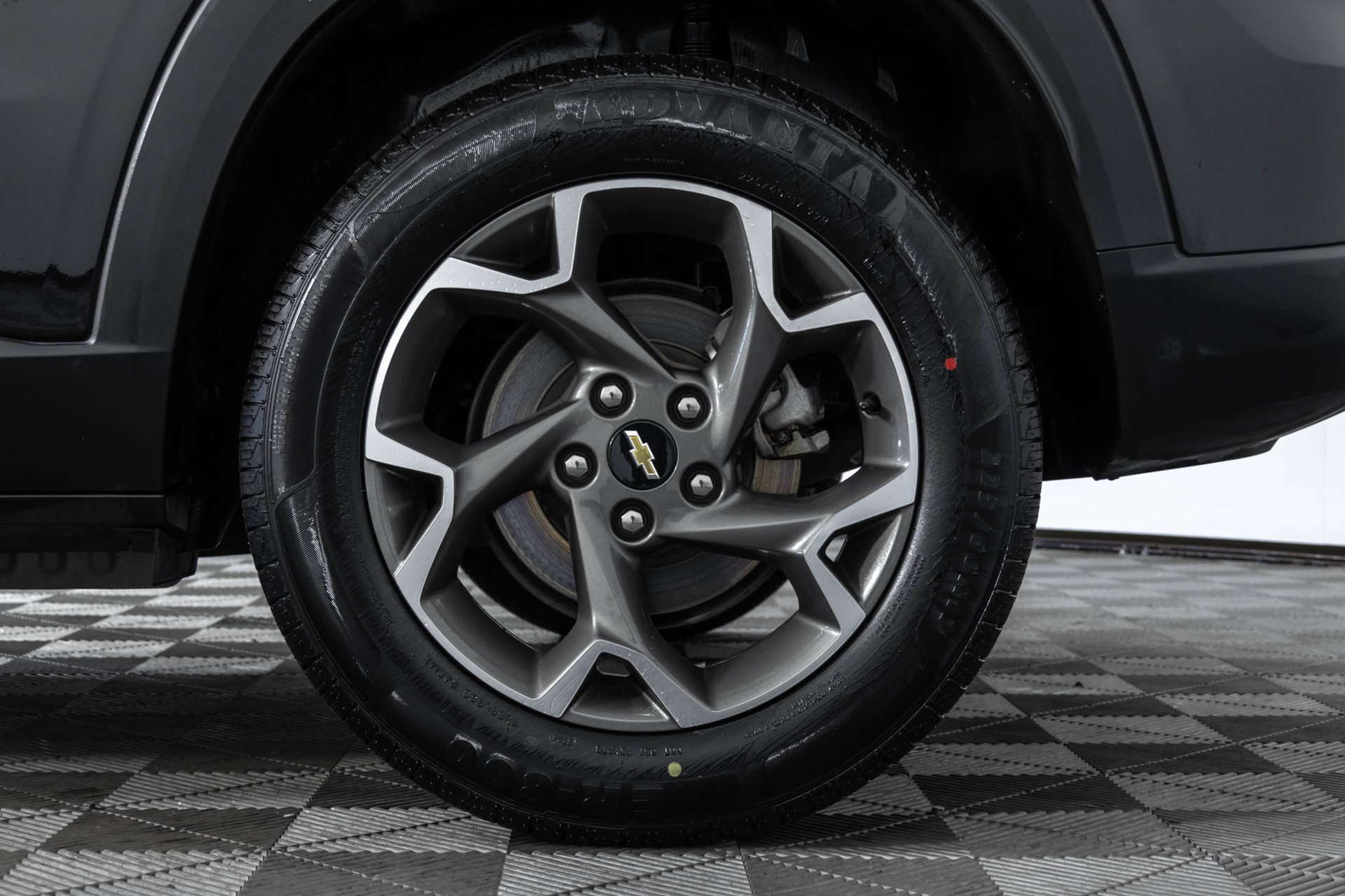 Used 2025 Chevrolet Trax LT FWD image 43