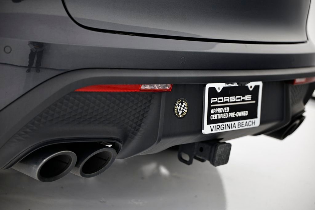 Certified 2025 Porsche Macan image 15