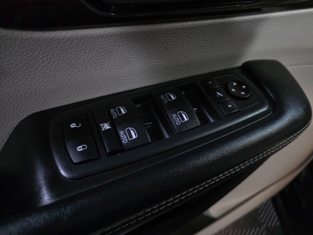 Used 2021 Chrysler Pacifica Limited image 36