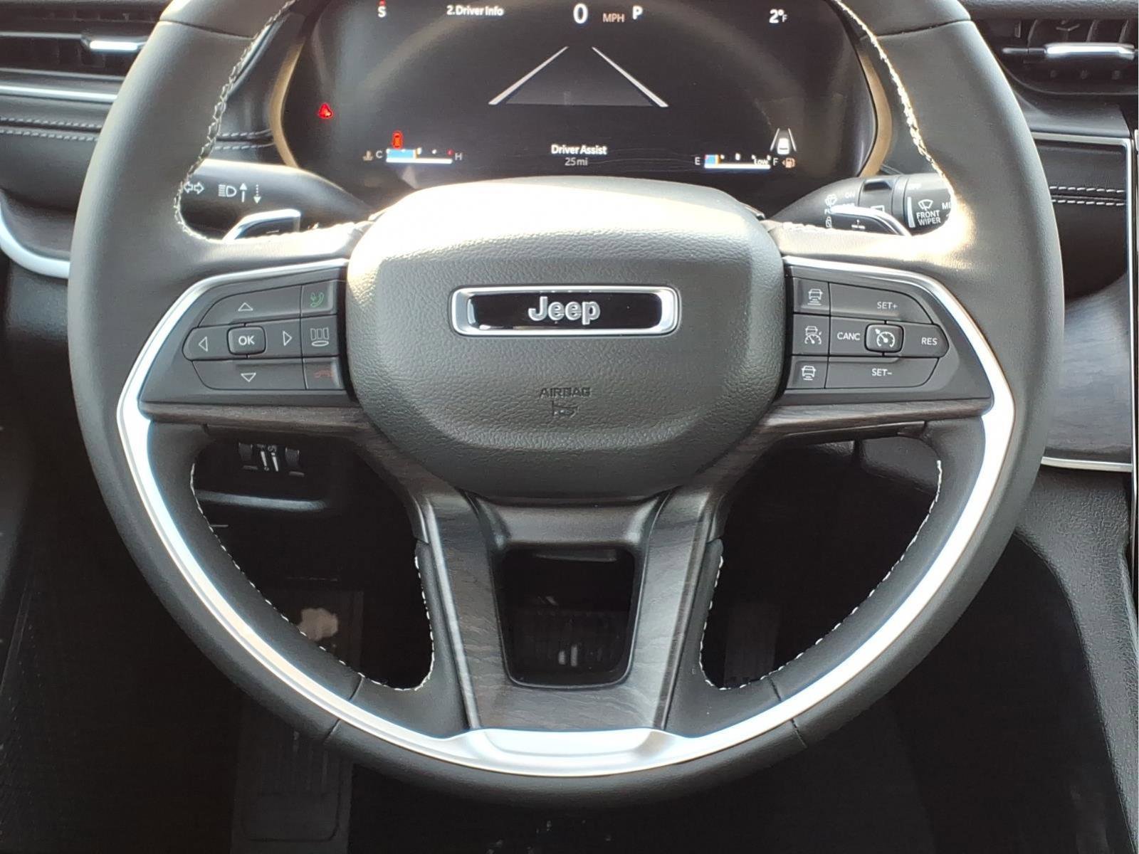 New 2025 Jeep Grand Cherokee L Limited w/ Black Appearance Package image 15