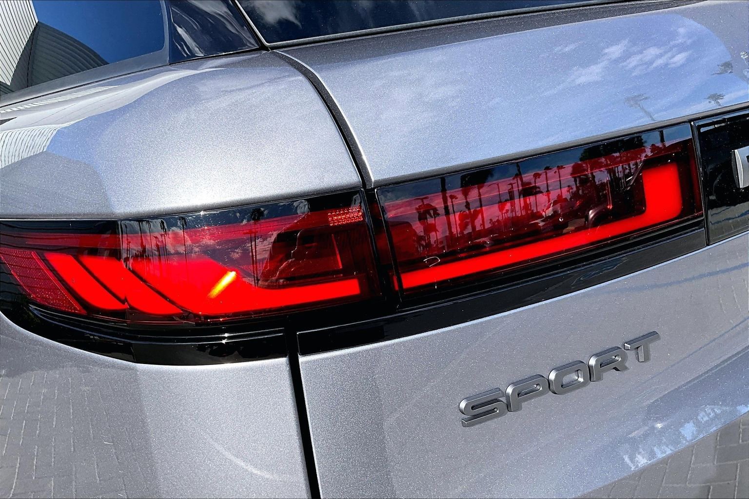 Used 2025 Land Rover Range Rover Sport image 29