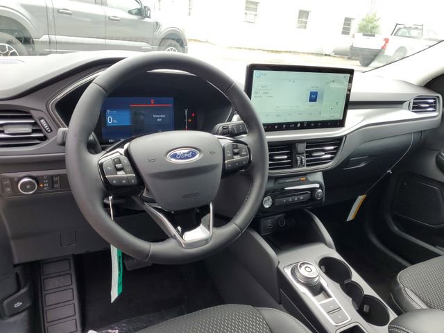 Used 2025 Ford Escape SE w/ Class II Trailer Tow Package FWD image 14