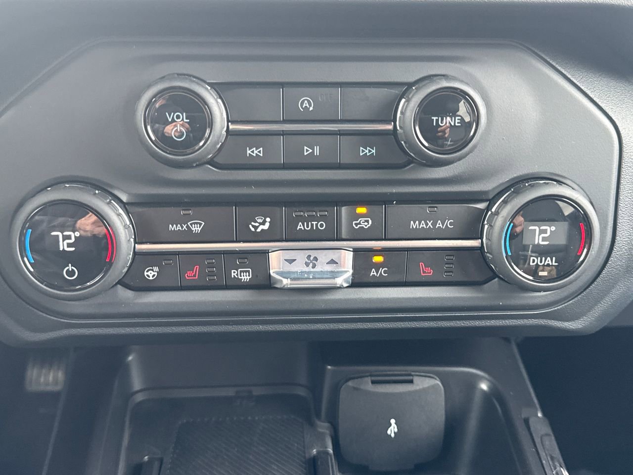 Used 2025 Ford Bronco Outer Banks AWD/4WD image 21
