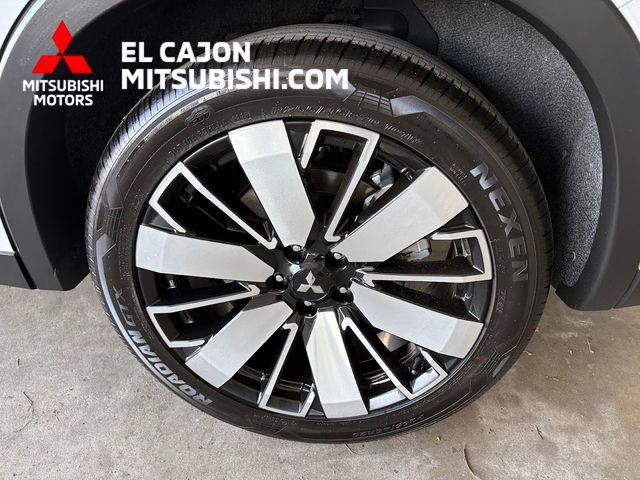 Used 2025 Mitsubishi Outlander SE image 6