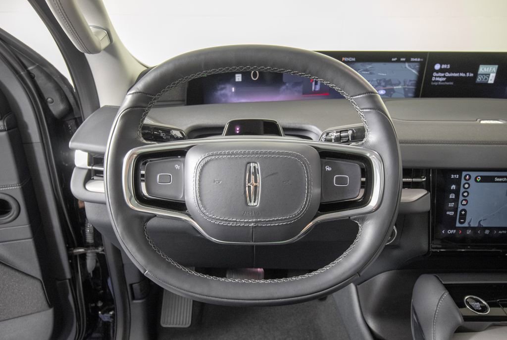 Used 2025 Lincoln Navigator Reserve AWD/4WD image 21