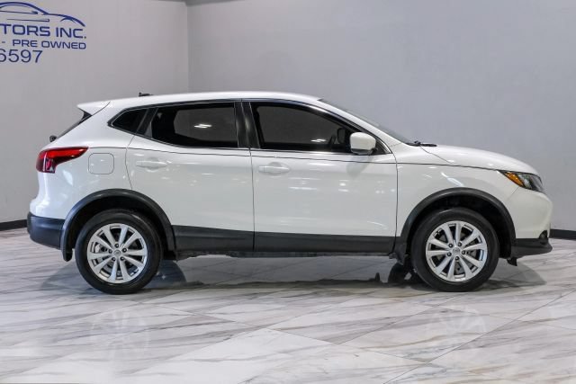 Used 2018 Nissan Rogue Sport S w/ S Appearance Package FWD image 11