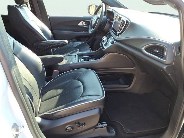 Used 2025 Chrysler Pacifica Limited FWD image 24