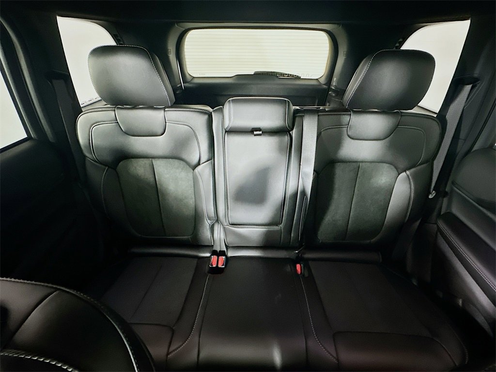 New 2025 Jeep Grand Cherokee Altitude image 10