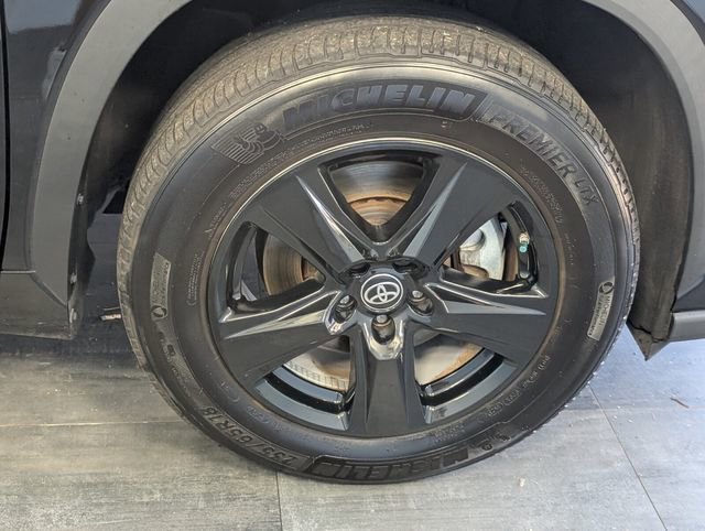 Used 2024 Toyota Highlander LE FWD image 16
