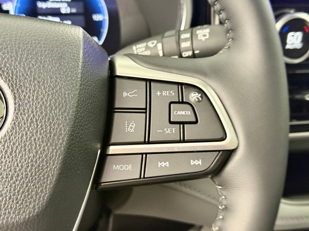 Used 2026 Toyota Highlander Platinum image 26
